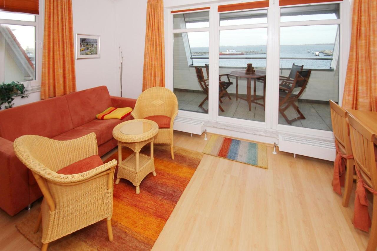 Hafennahe Ferienwohnung Mit Balkon Und Meerblick - Hafenhaeuser Wiek Wohnung 13 Wiek auf Ruegen Exterior photo