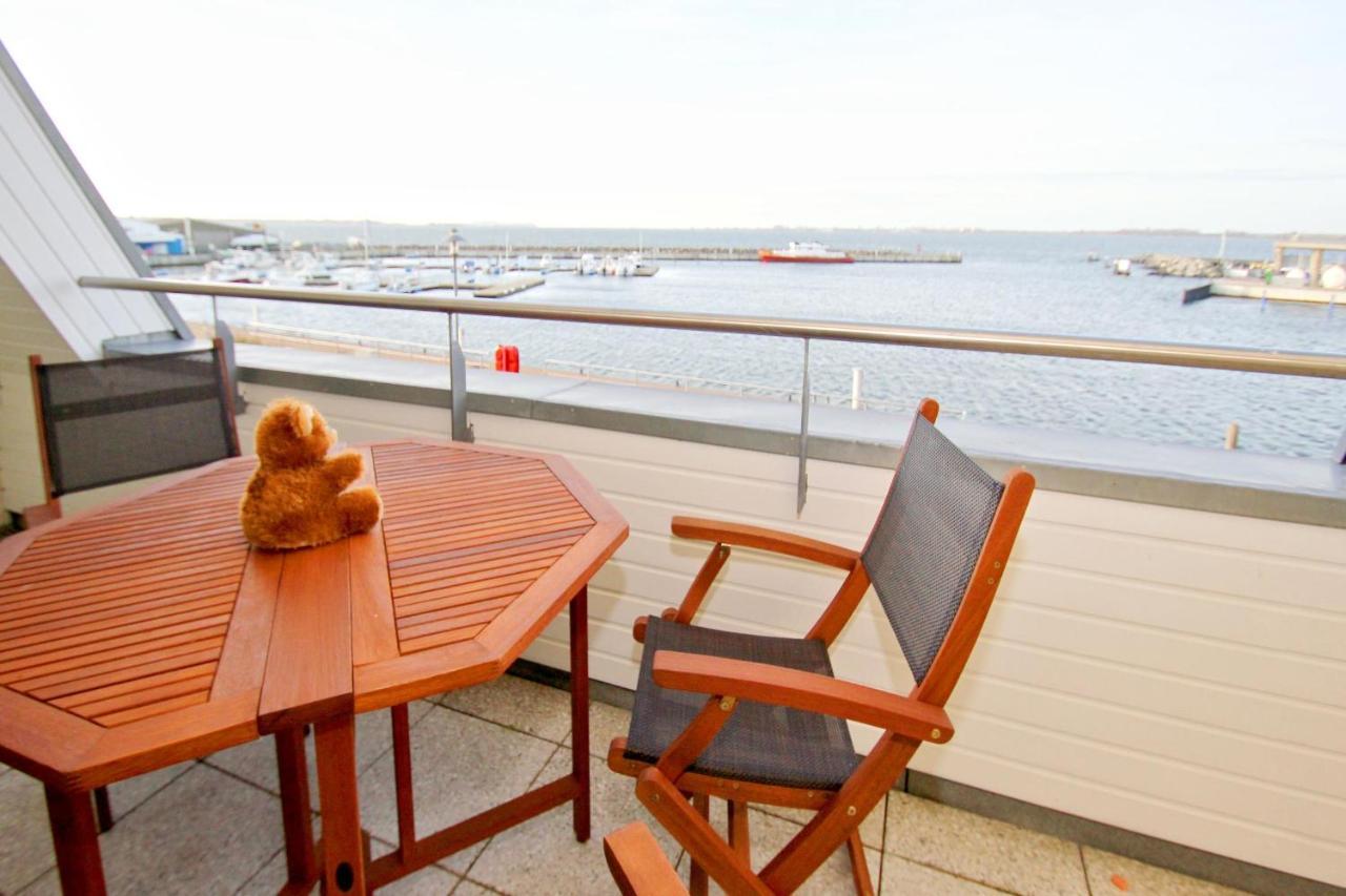 Hafennahe Ferienwohnung Mit Balkon Und Meerblick - Hafenhaeuser Wiek Wohnung 13 Wiek auf Ruegen Exterior photo
