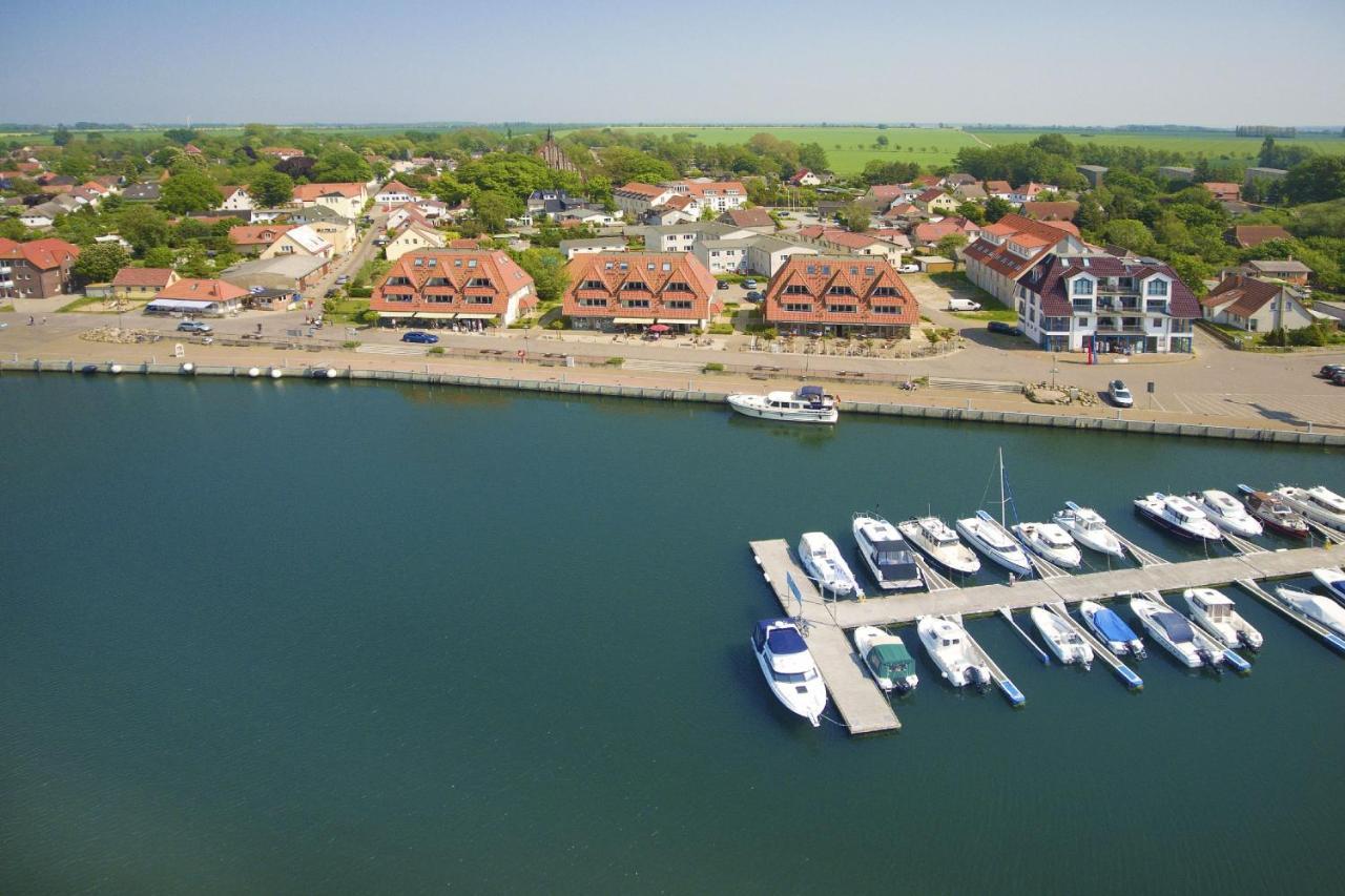 Hafennahe Ferienwohnung Mit Balkon Und Meerblick - Hafenhaeuser Wiek Wohnung 13 Wiek auf Ruegen Exterior photo